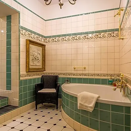 מלון Burghotel Auf Schoenburg 4*