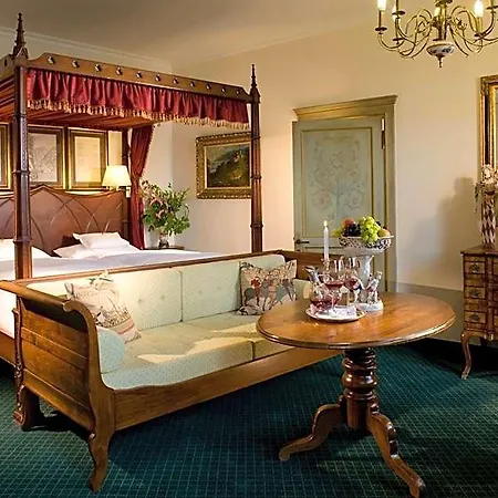 Burghotel Auf Schoenburg מלון