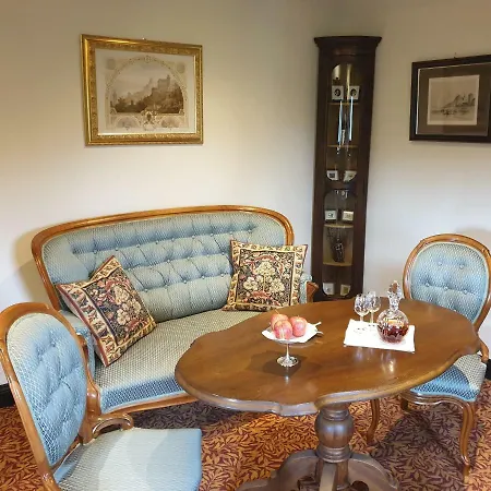 Burghotel Auf Schoenburg מלון