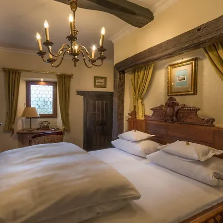 מלון Burghotel Auf Schoenburg