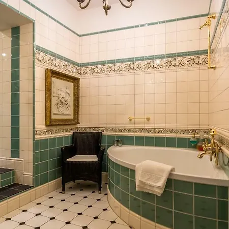 Burghotel Auf Schoenburg מלון 4*