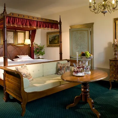 Burghotel Auf Schoenburg מלון