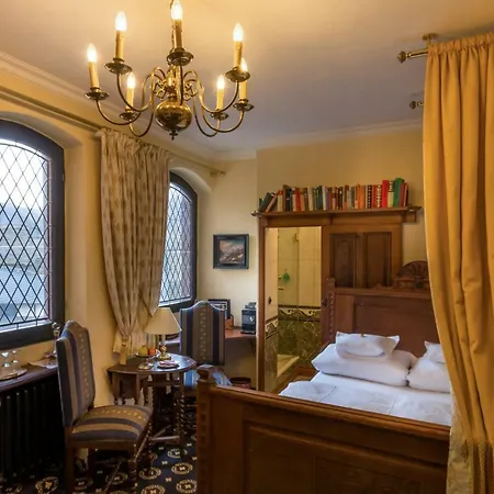 מלון Burghotel Auf Schoenburg 4*