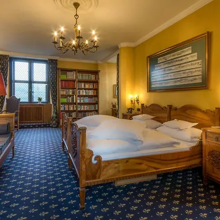 מלון Burghotel Auf Schoenburg אוברווסל