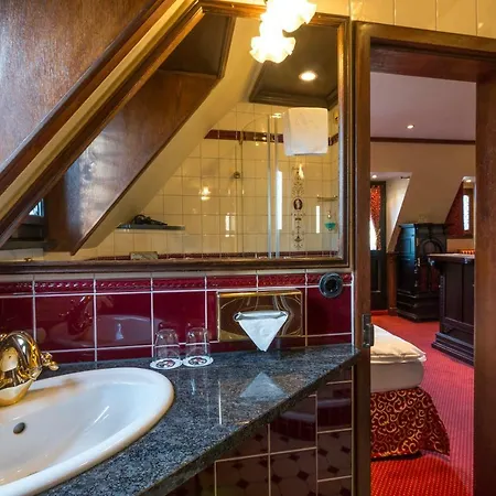 מלון Burghotel Auf Schoenburg 4*