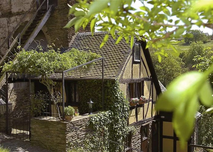 Otel Burghotel Auf Schoenburg 4*