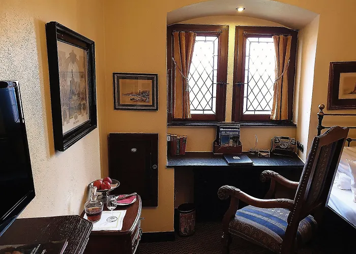 Otel Burghotel Auf Schoenburg 4*