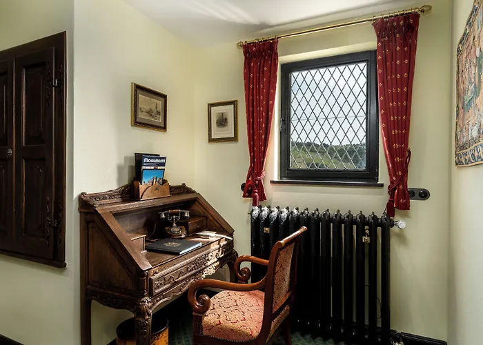 Otel Burghotel Auf Schoenburg 4*