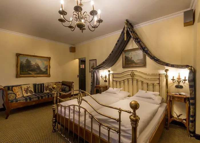 Otel Burghotel Auf Schoenburg 4*