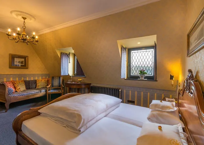 Otel Burghotel Auf Schoenburg