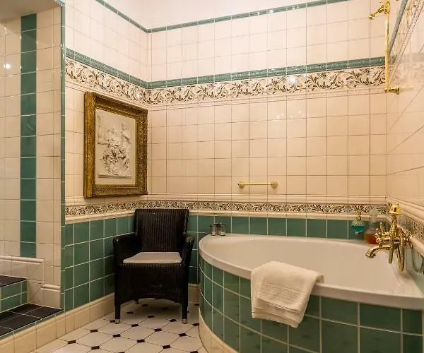 Burghotel Auf Schoenburg Otel 4*