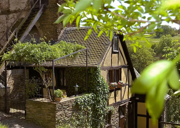 Otel Burghotel Auf Schoenburg 4*