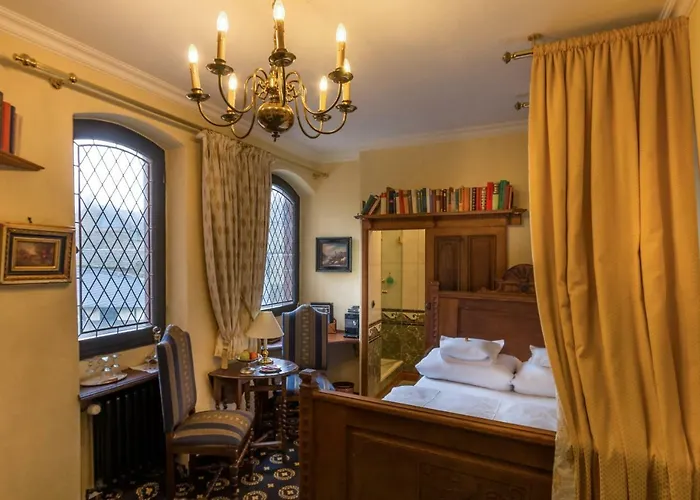 Otel Burghotel Auf Schoenburg 4*