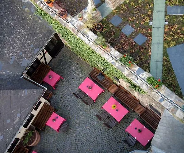 Otel Burghotel Auf Schoenburg 4*